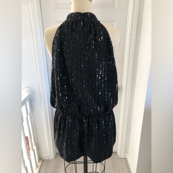 White House Black market Black sequin top. - Picture 11 of 16